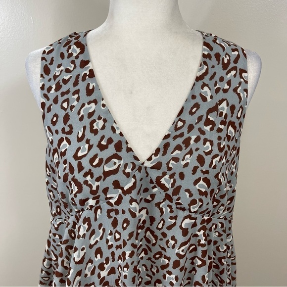 DAVI & DANI Slate Brown Leopard Print V-Neck Sleeveless Ruffled Blouse - MEDIUM - Picture 3 of 9
